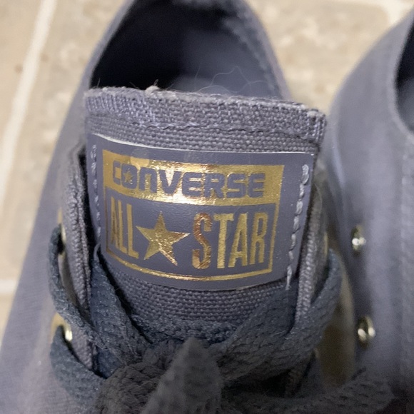 Converse shoes - Picture 2 of 6